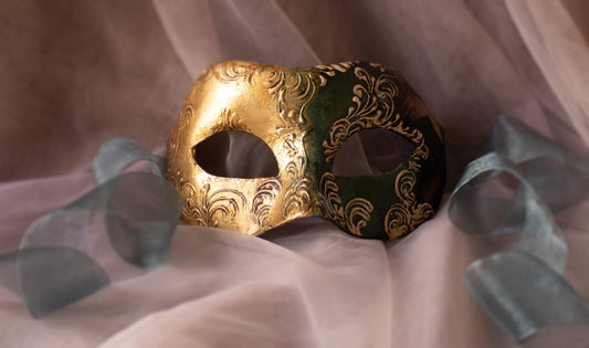Maschera Colombina in Foglia Oro Artigianale: Stile Liberty Veneziano